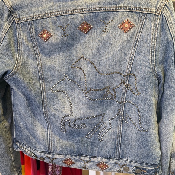 NWT Lucky Brand x Yellowstone Horse Embellished Faux Shearling Denim Jacket - - Picture 10 of 10